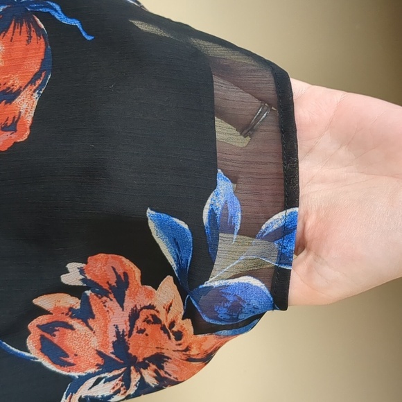 Large Lily White Floral Top Strappy Shirt Black Blue Flowers - Picture 7 of 16